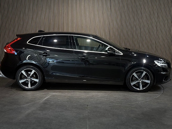 Volvo V40 3 of 5