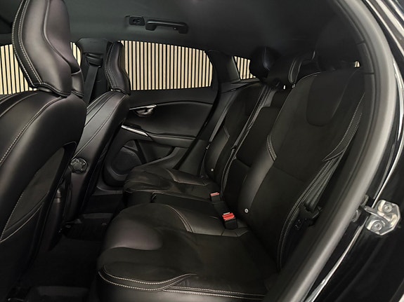 Volvo V40 13 of 17