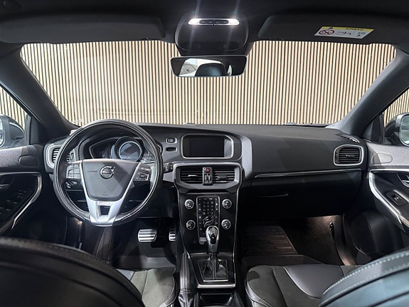 Volvo V40 15 of 23