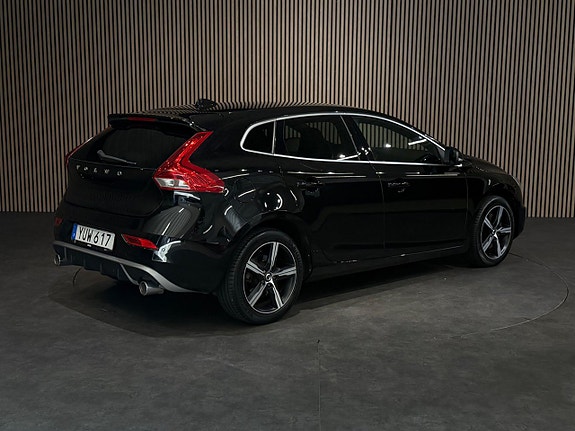 Volvo V40 4 of 17