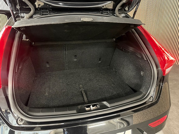 Volvo V40 17 of 17