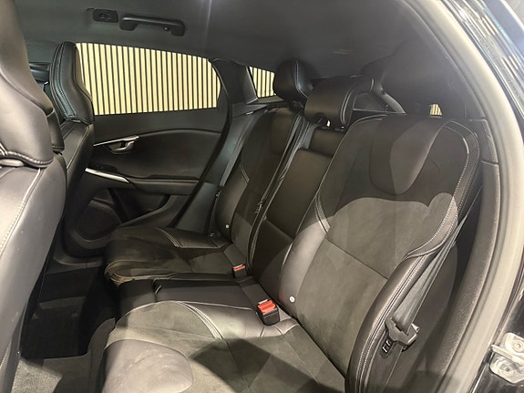 Volvo V40 13 of 23