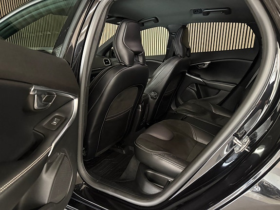 Volvo V40 12 of 17