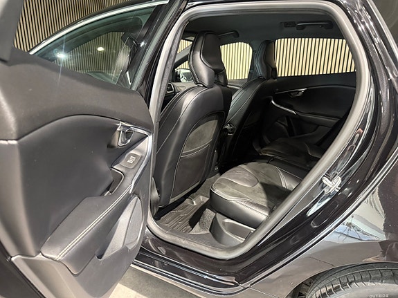 Volvo V40 12 of 23