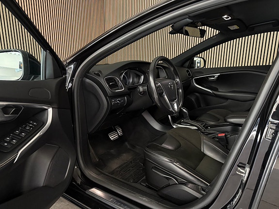 Volvo V40 10 of 17