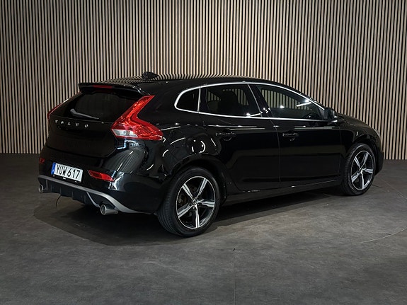 Volvo V40 4 of 5