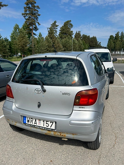 Toyota Yaris 2 of 5