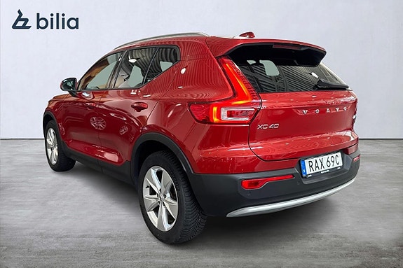 Volvo XC40 2 of 5