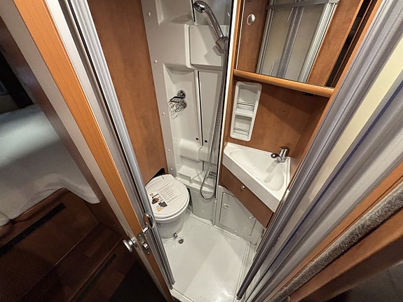 Malibu Van 640 LE Carthago 7810 mil 3.0 (177hk) Aut / Långbäddar 15 of 27