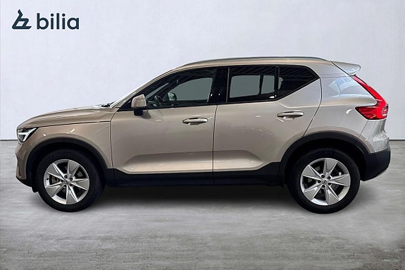 Volvo XC40 3 of 5