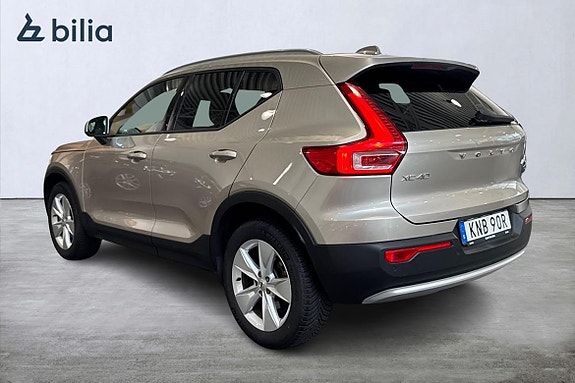Volvo XC40 2 of 5