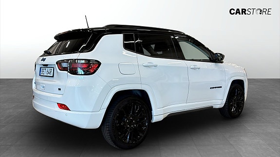 Jeep Compass 2 of 5