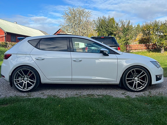 Seat Leon 2 of 5