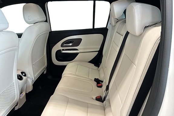 Mercedes-Benz GLB200 10 of 16