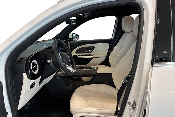 Mercedes-Benz GLB200 12 of 16