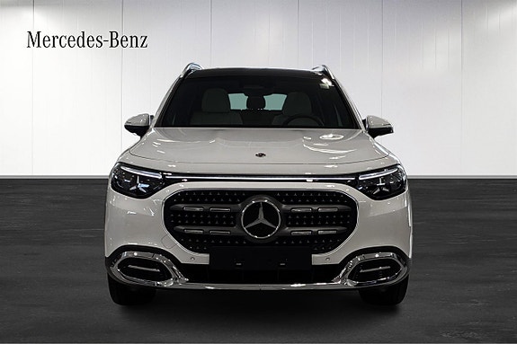 Mercedes-Benz GLB200 7 of 16