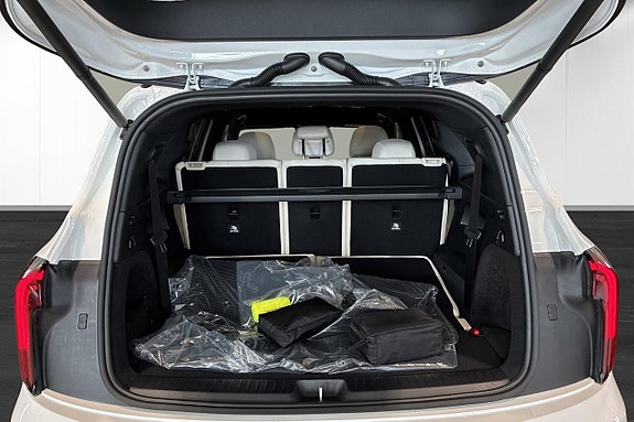 Mercedes-Benz GLB200 14 of 16