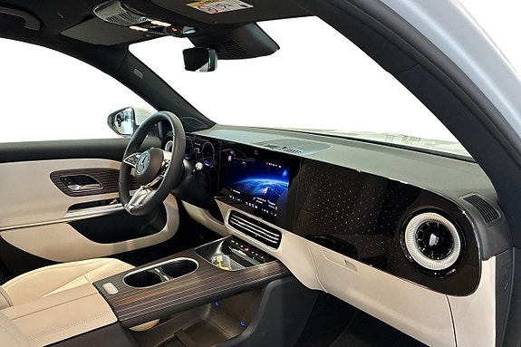 Mercedes-Benz GLB200 11 of 16