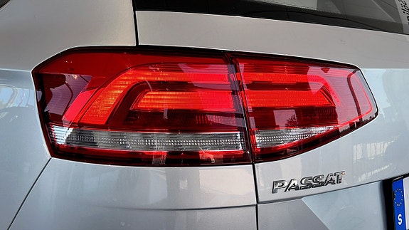 Volkswagen Passat 14 of 16