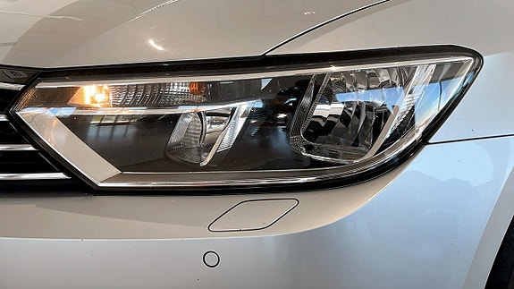 Volkswagen Passat 15 of 16