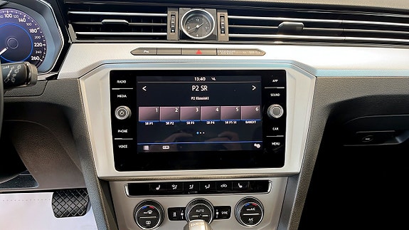 Volkswagen Passat 9 of 16