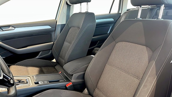 Volkswagen Passat 8 of 16