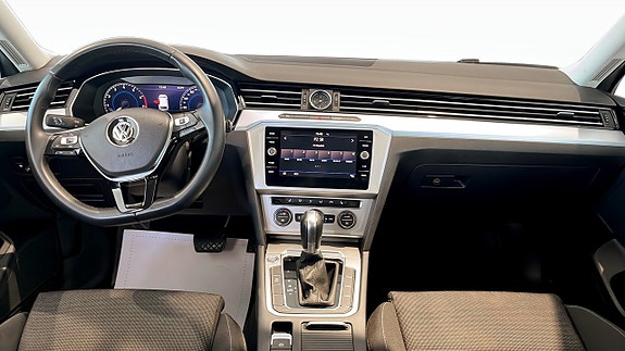 Volkswagen Passat 10 of 16