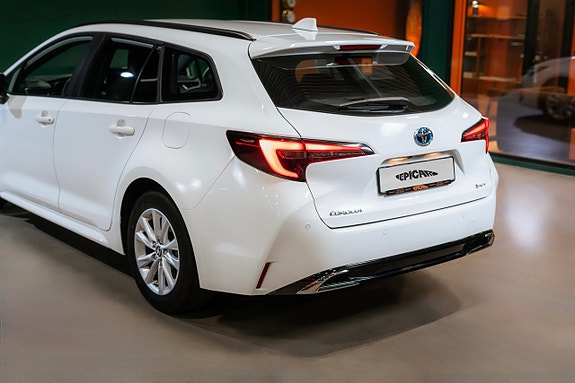 Toyota Corolla 4 of 5