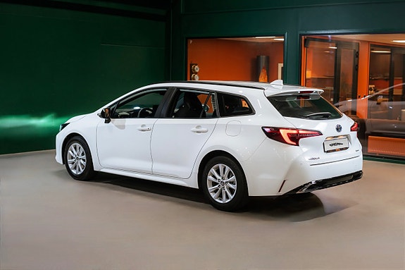 Toyota Corolla 3 of 5
