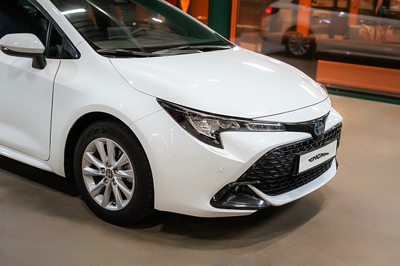 Toyota Corolla 2 of 5