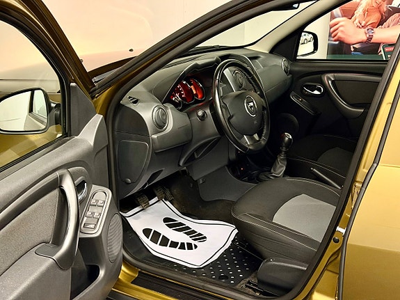 Dacia Duster 8 of 18