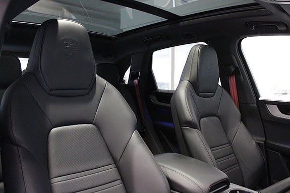 Porsche Cayenne S 9 of 24