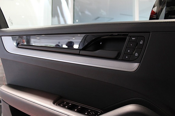 Porsche Cayenne S 18 of 24