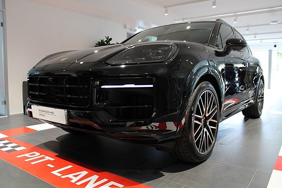Porsche Cayenne S 3 of 5
