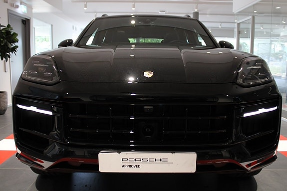 Porsche Cayenne S 5 of 5