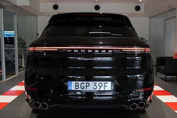 Porsche Cayenne S 6 of 24