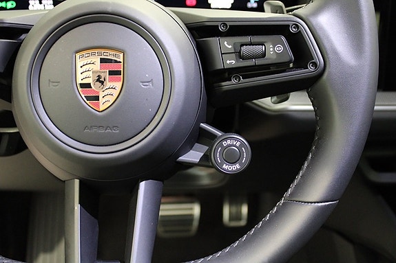 Porsche Cayenne S 10 of 24