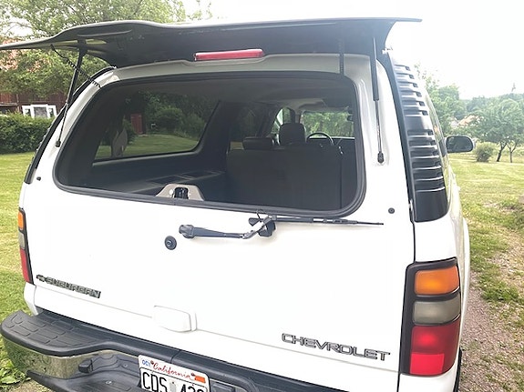 Chevrolet Suburban 9 of 19
