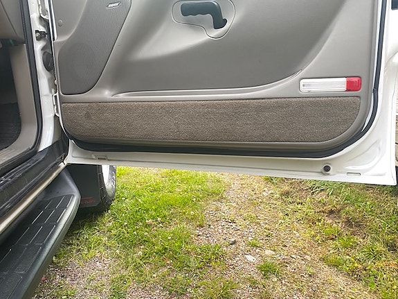 Chevrolet Suburban 6 of 19