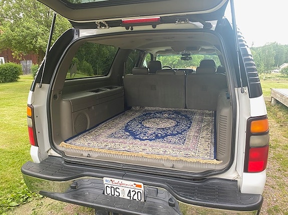 Chevrolet Suburban 10 of 19