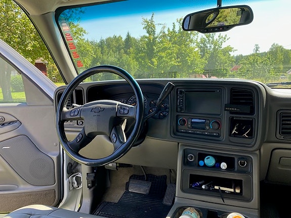 Chevrolet Suburban 12 of 19