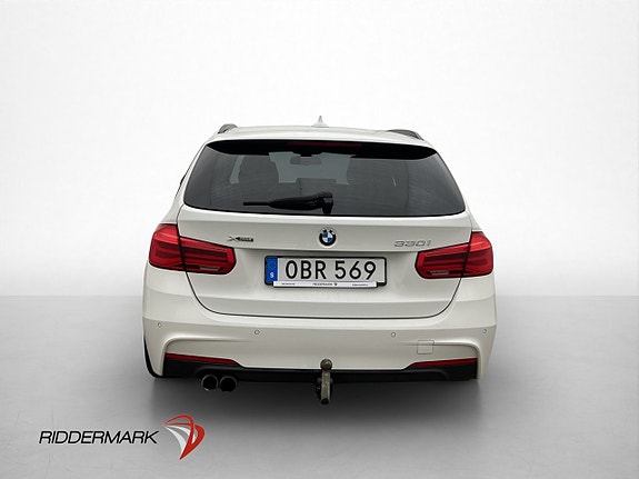 BMW 330i 7 of 30