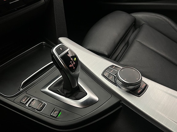 BMW 330i 22 of 30
