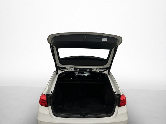 BMW 330i 26 of 30