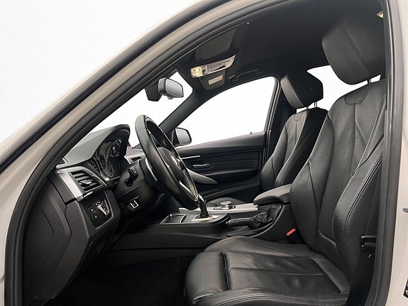 BMW 330i 12 of 30
