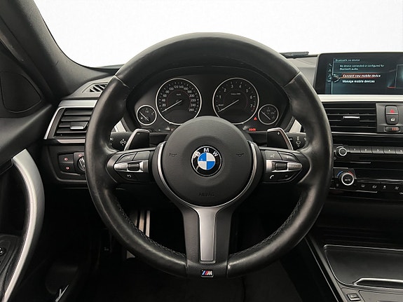 BMW 330i 14 of 30