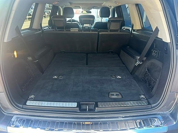 Mercedes-Benz GL350 25 of 30
