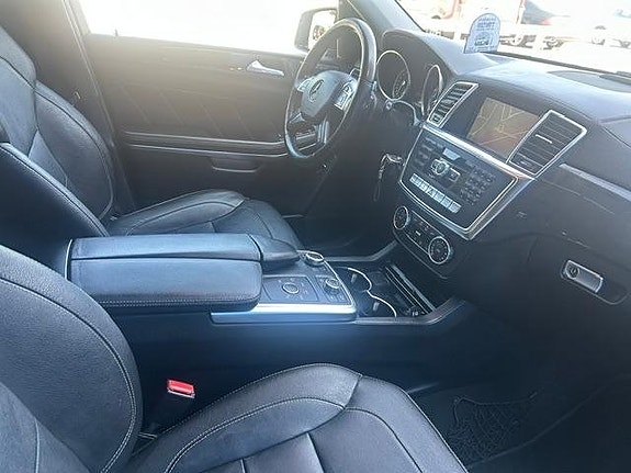 Mercedes-Benz GL350 17 of 30