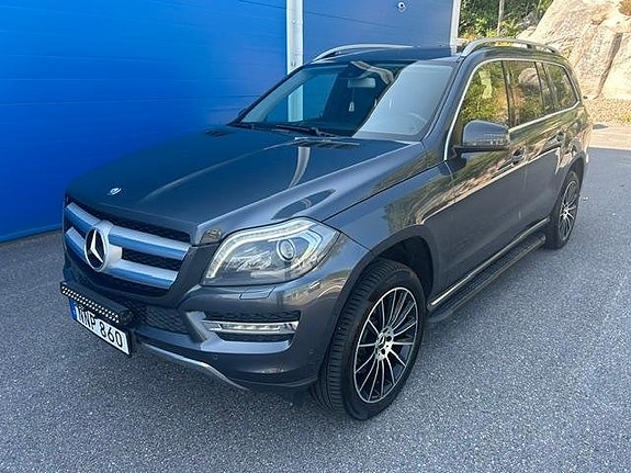 Mercedes-Benz GL350 2 of 5
