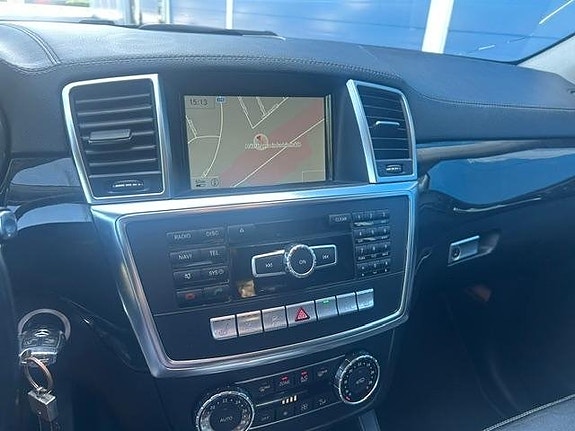 Mercedes-Benz GL350 7 of 30